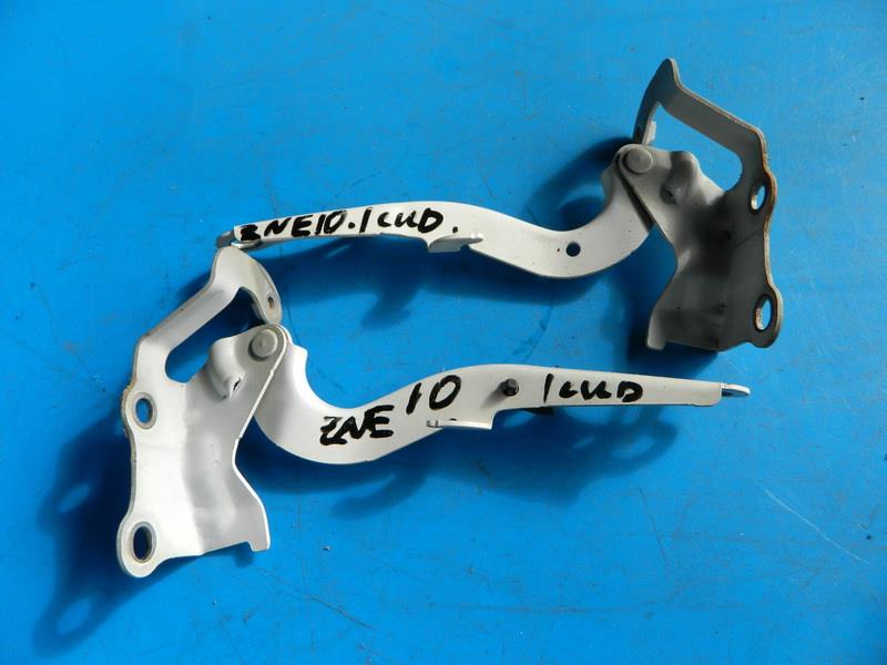 Петля капота Toyota Wish