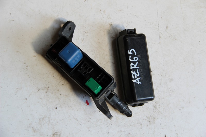 Реле Toyota Voxy AZR65