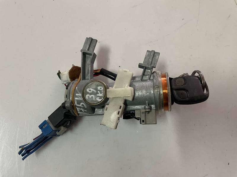 Замок зажигания Mitsubishi Pajero V75W