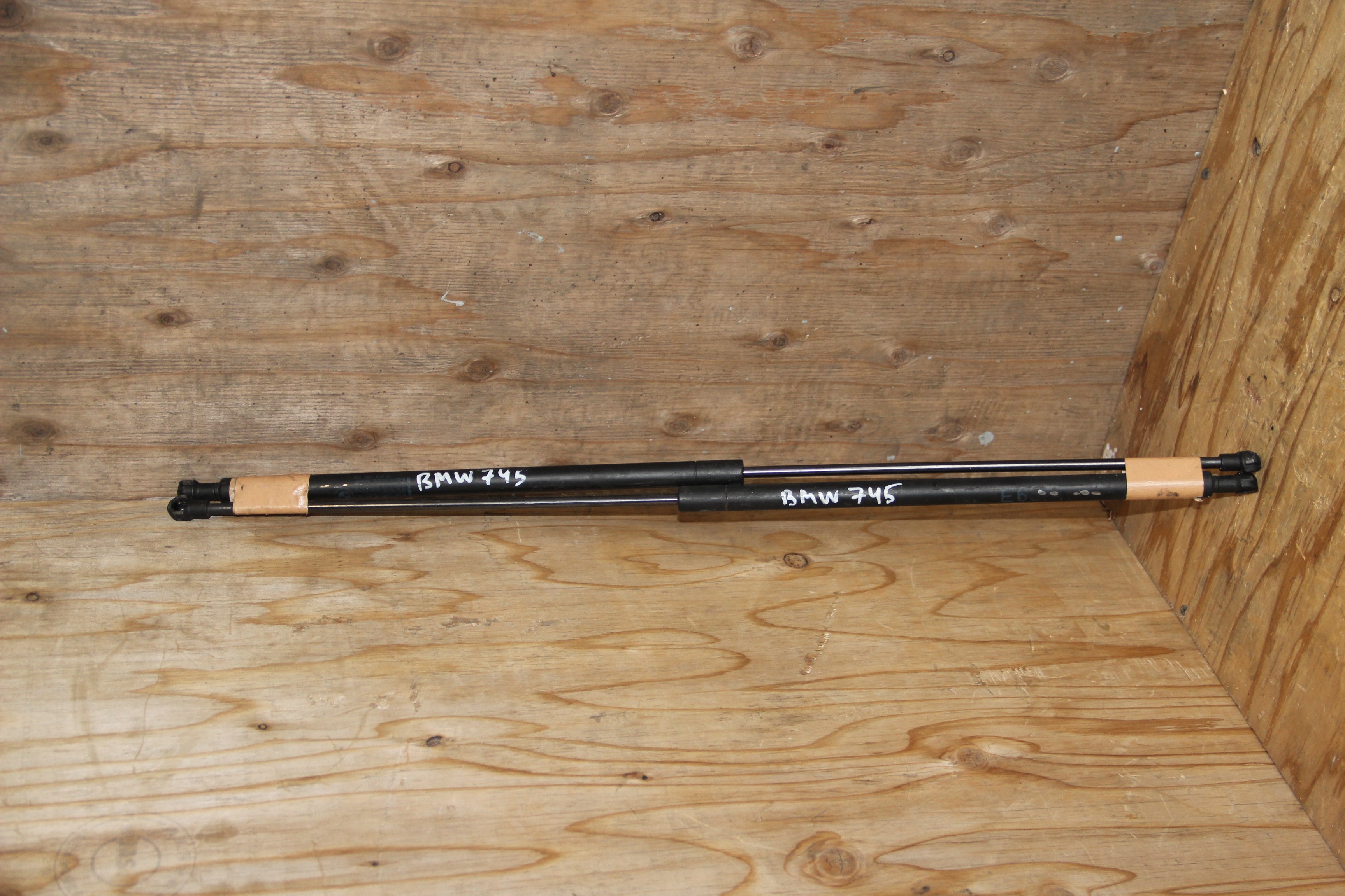 Амортизатор капота BMW 7-series