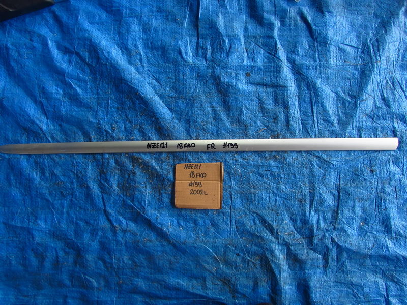 Молдинг на дверь Toyota Corolla Spacio NZE121