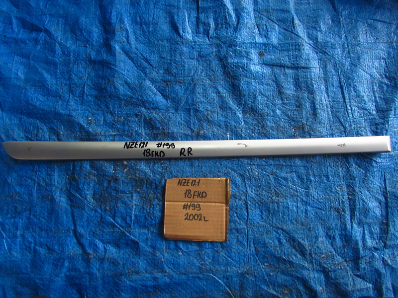 Молдинг на дверь Toyota Corolla Spacio NZE121