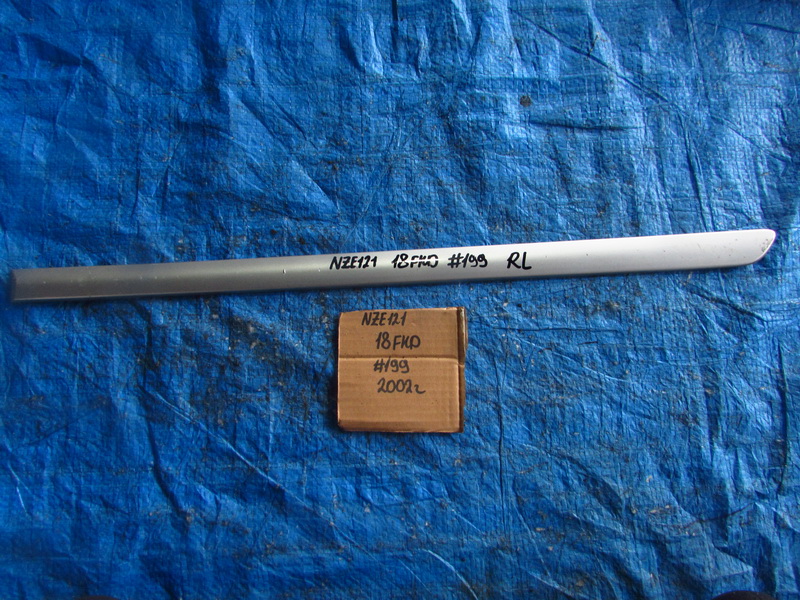 Молдинг на дверь Toyota Corolla Spacio NZE121