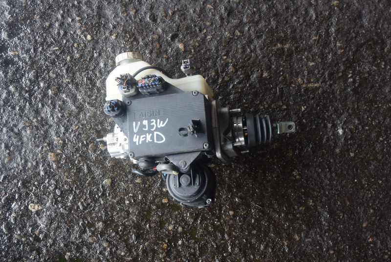 Главный тормозной цилиндр Mitsubishi Pajero V93W