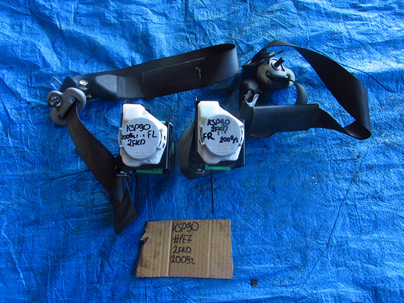 Ремень безопасности Toyota Vitz