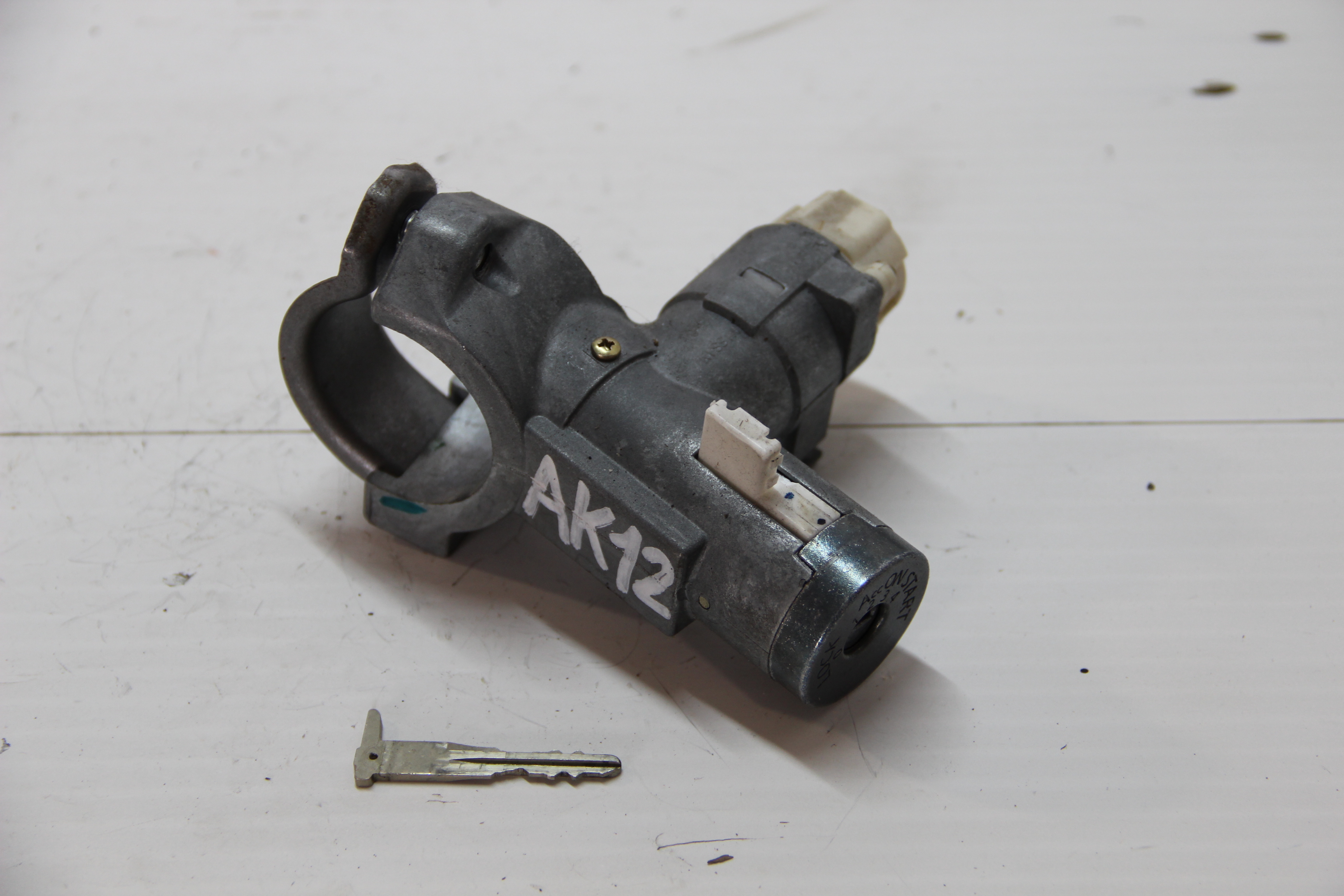 Замок зажигания Nissan March