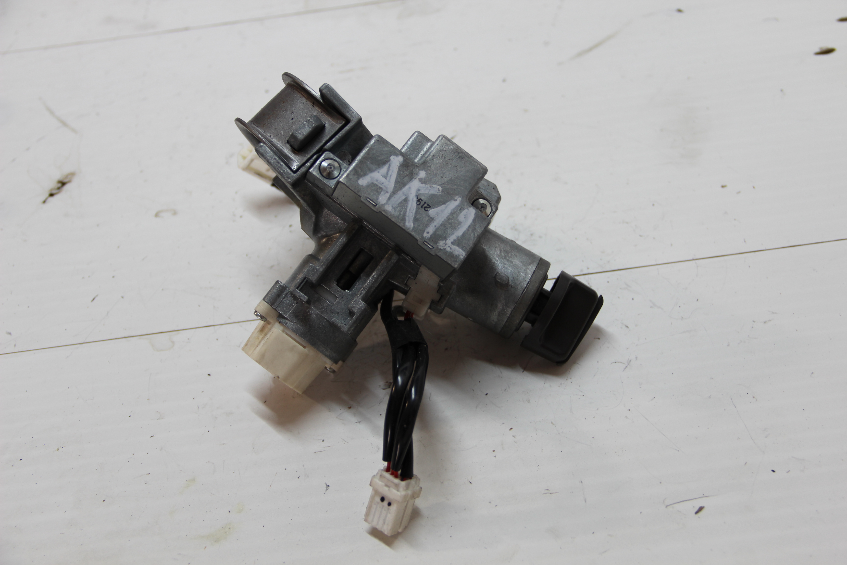 Замок зажигания Nissan March