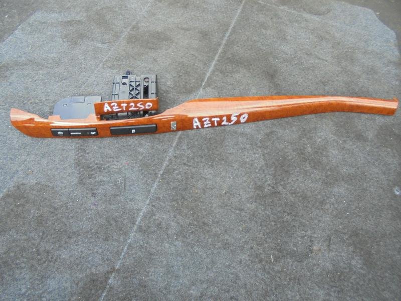 Пластик салона Toyota Avensis