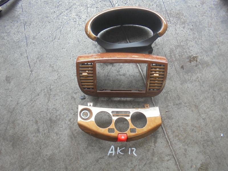 Пластик салона Nissan March