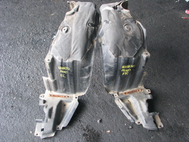 Подкрылок Toyota Prius NHW20