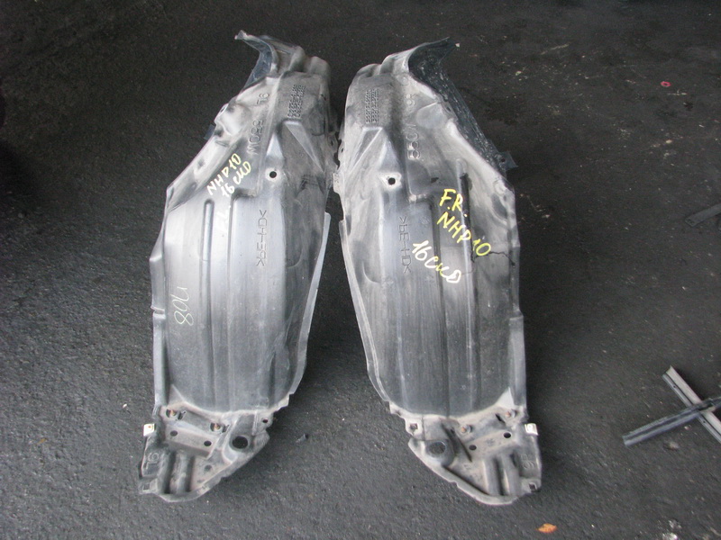 Подкрылок Toyota Aqua NHP10