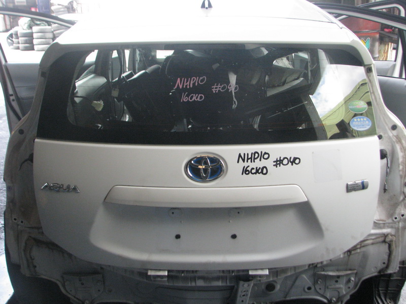 Дверь задняя Toyota Aqua NHP10