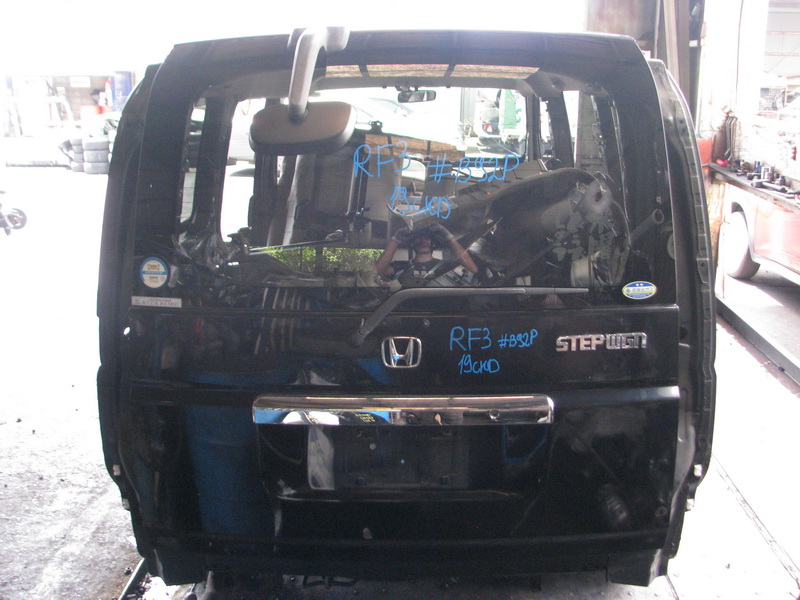 Дверь задняя Honda Stepwgn RF3