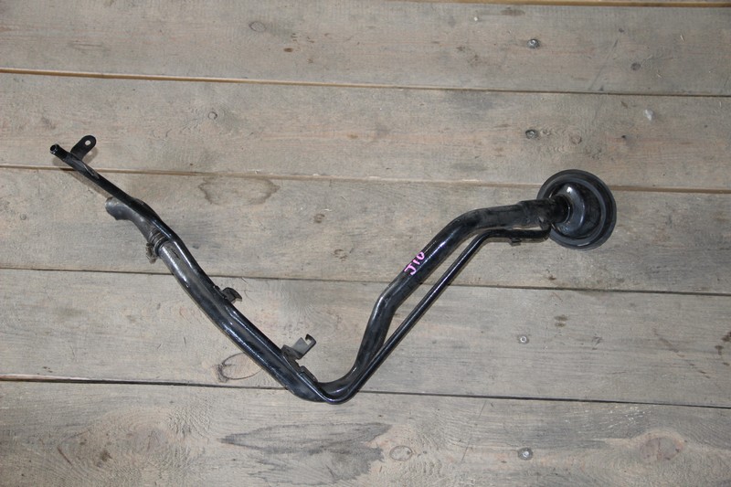 Горловина топливного бака Nissan Dualis