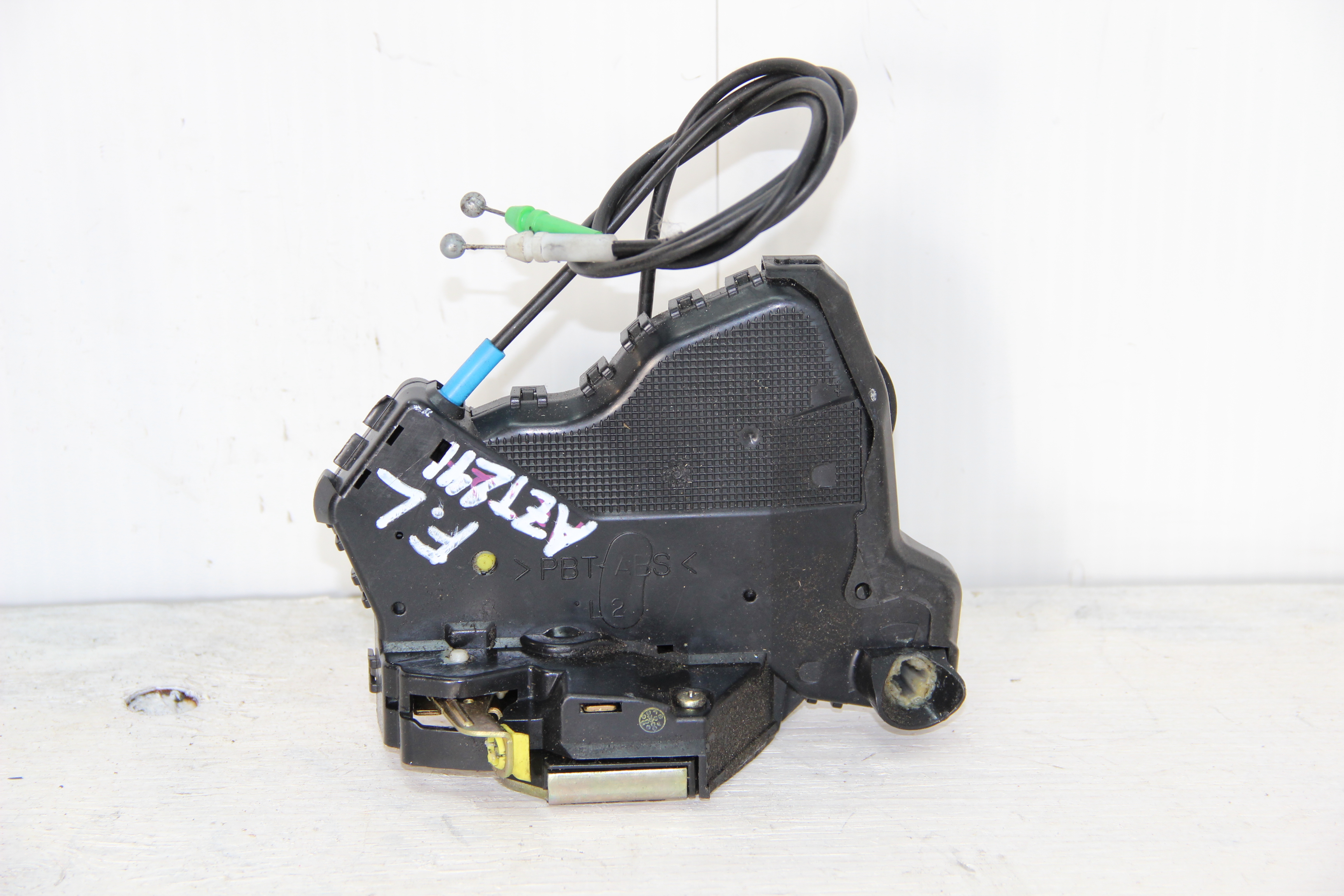 Замок двери Toyota Caldina AZT241