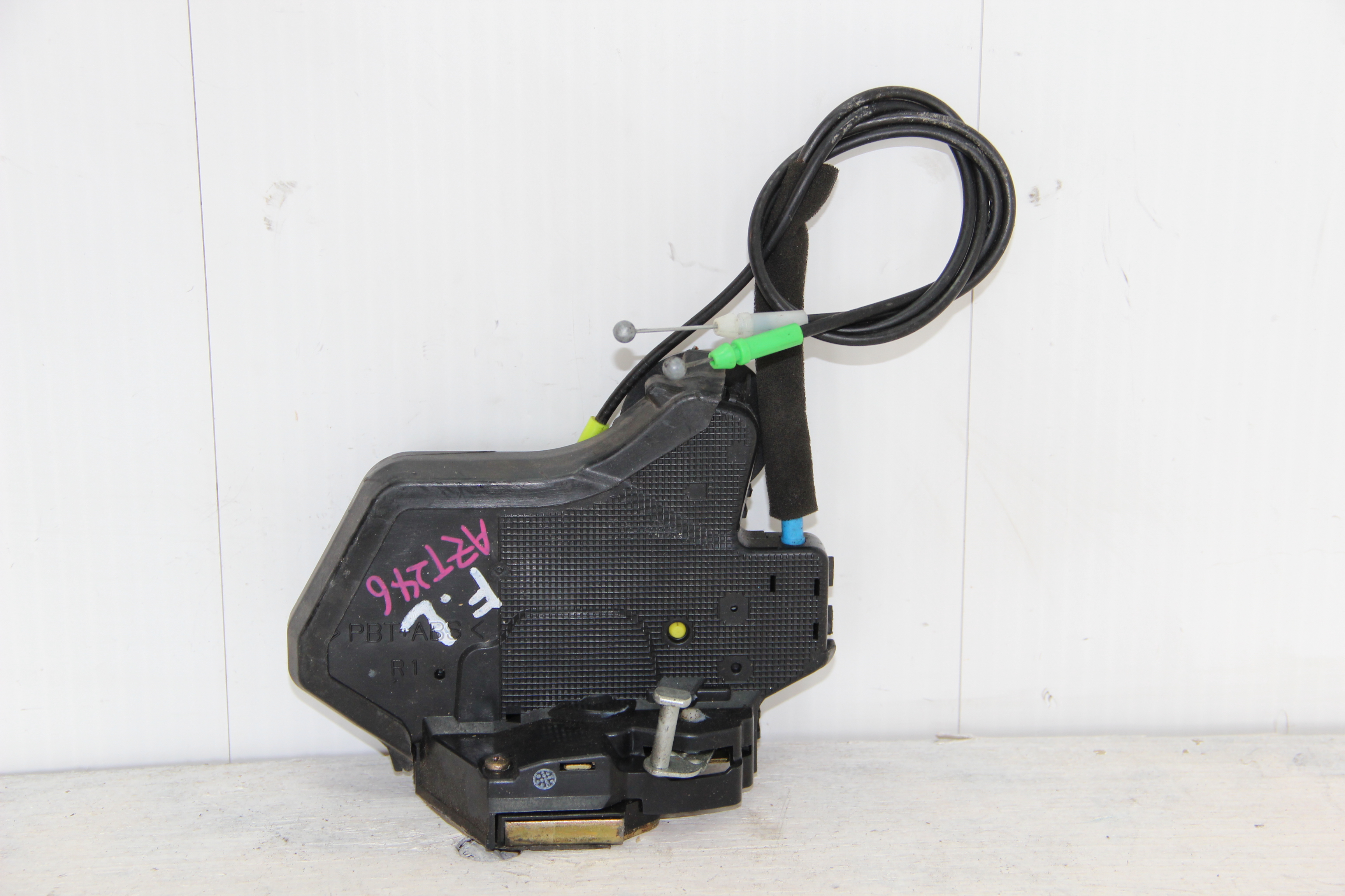 Замок двери Toyota Caldina