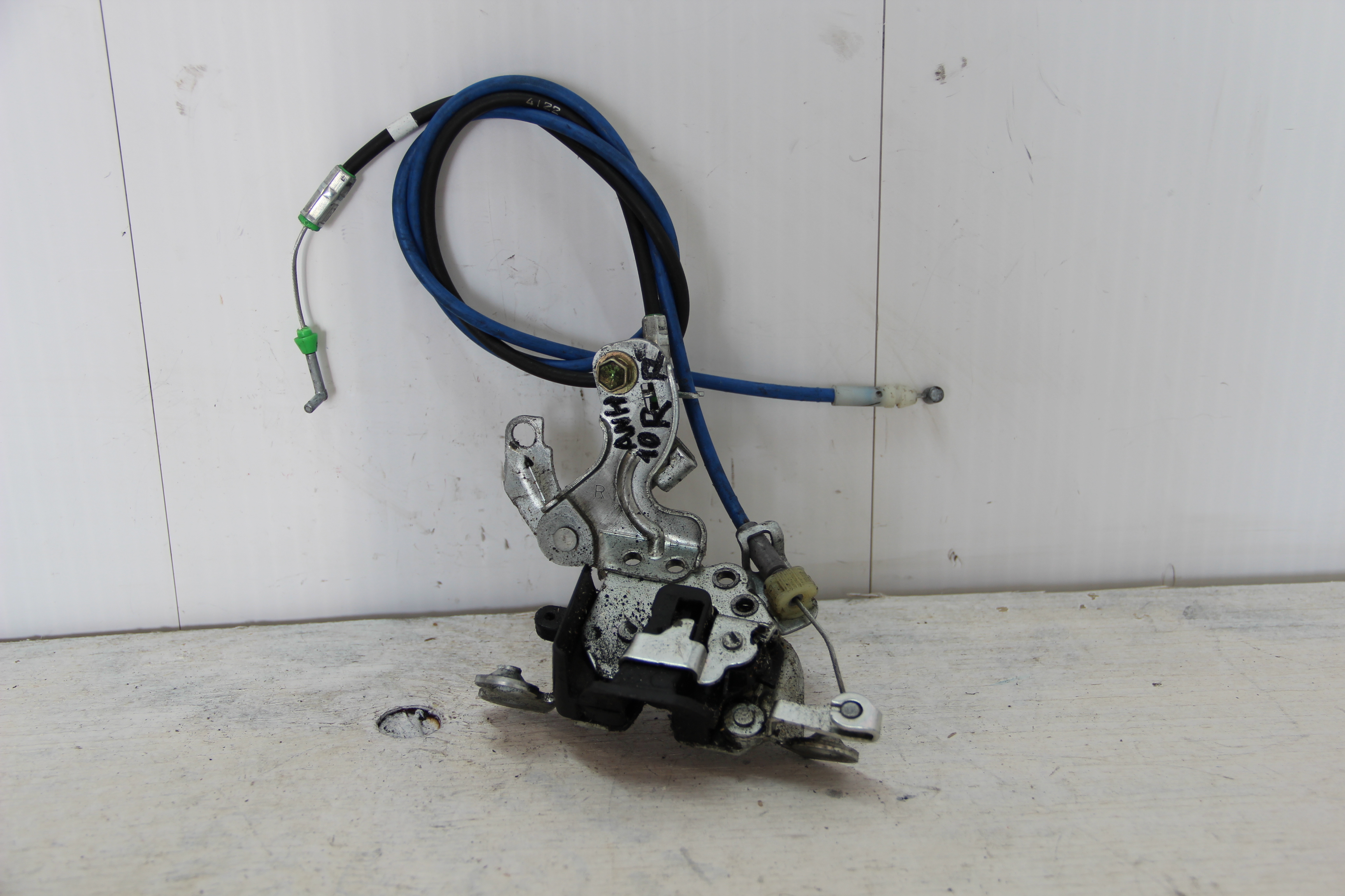 Замок двери Toyota Alphard