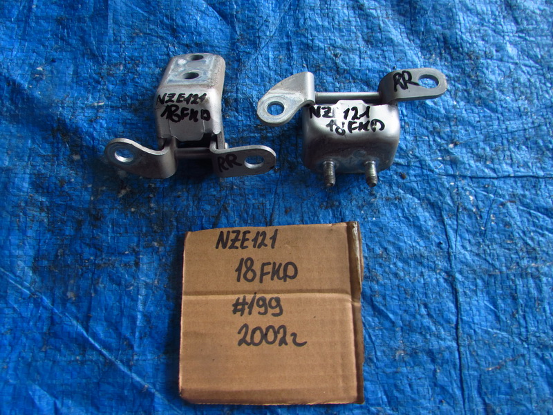 Петля двери Toyota Corolla Spacio