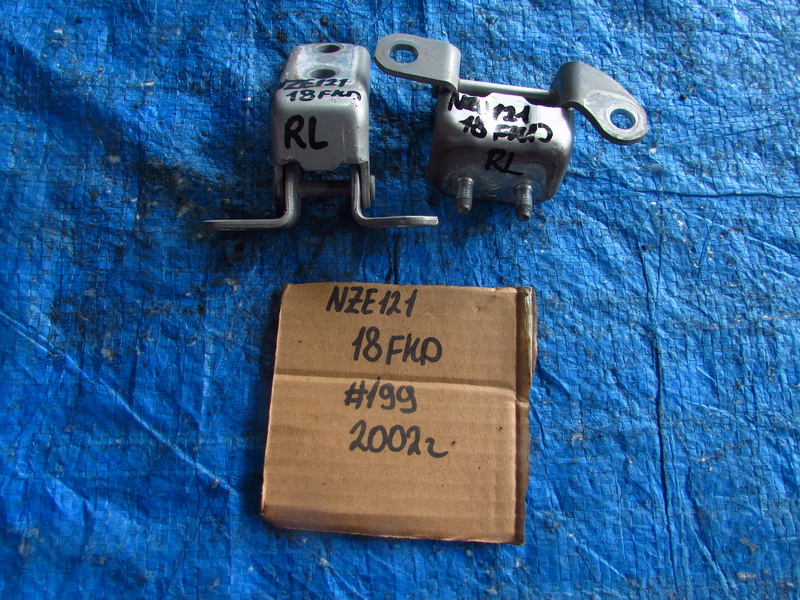 Петля двери Toyota Corolla Spacio