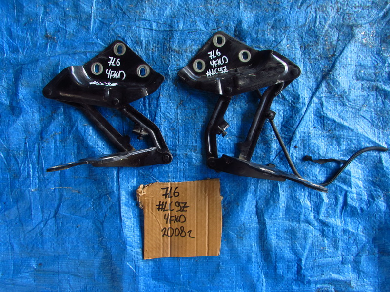 Петля капота Volkswagen Touareg