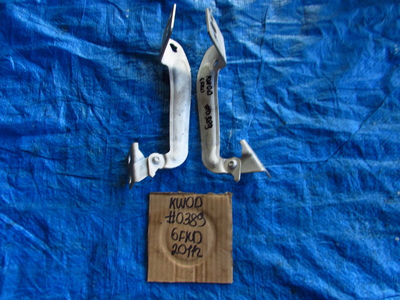 Петля капота Renaut Kangoo KW0D