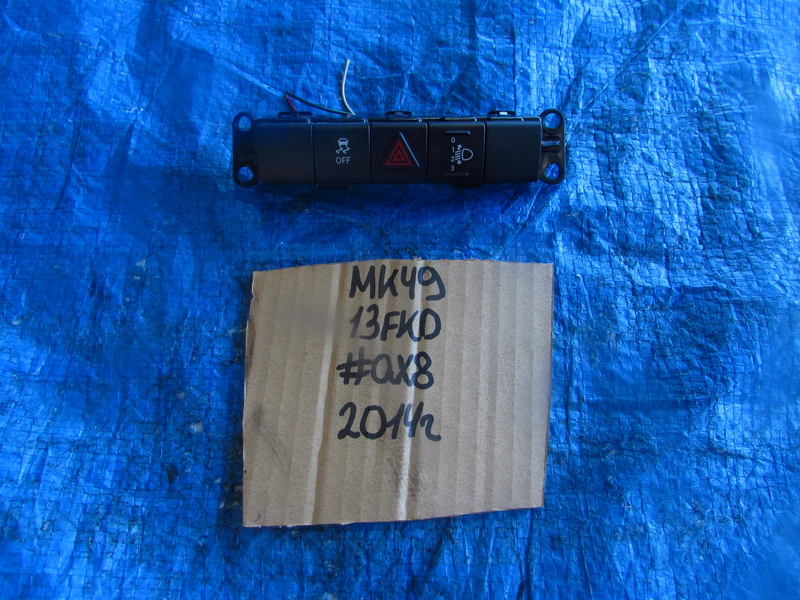 Кнопка аварийной сигнализации Jeep Compass