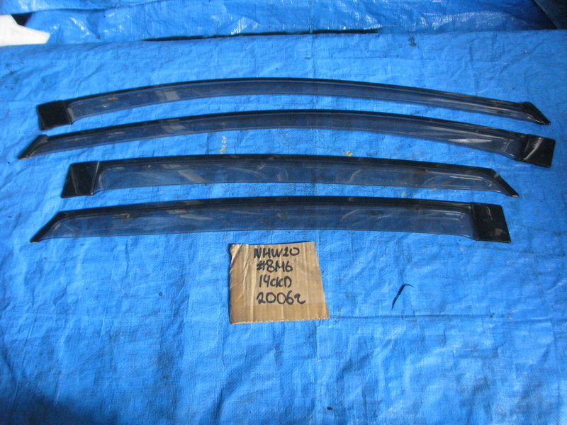 Ветровики Toyota Prius NHW20