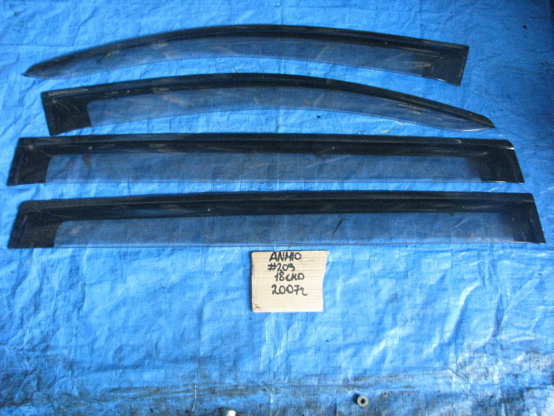 Ветровики Toyota Isis ANM10