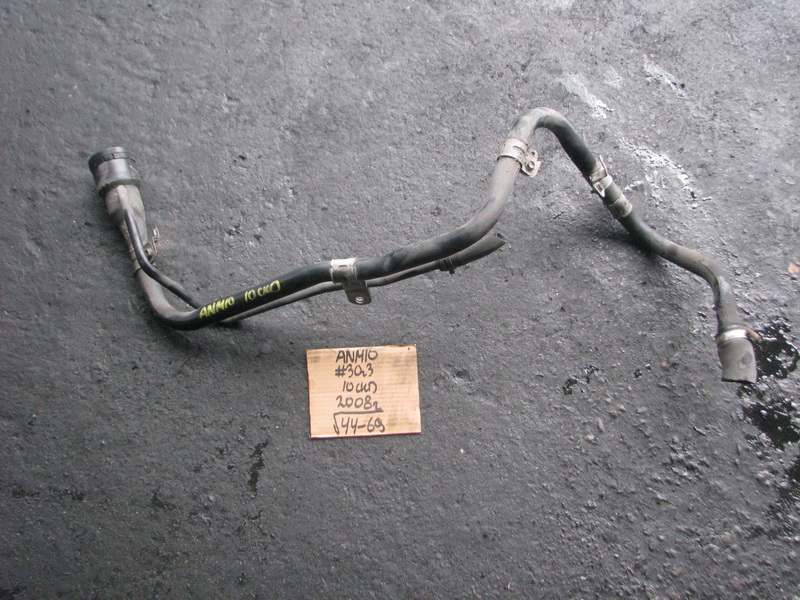 Горловина топливного бака Toyota Isis ANM10