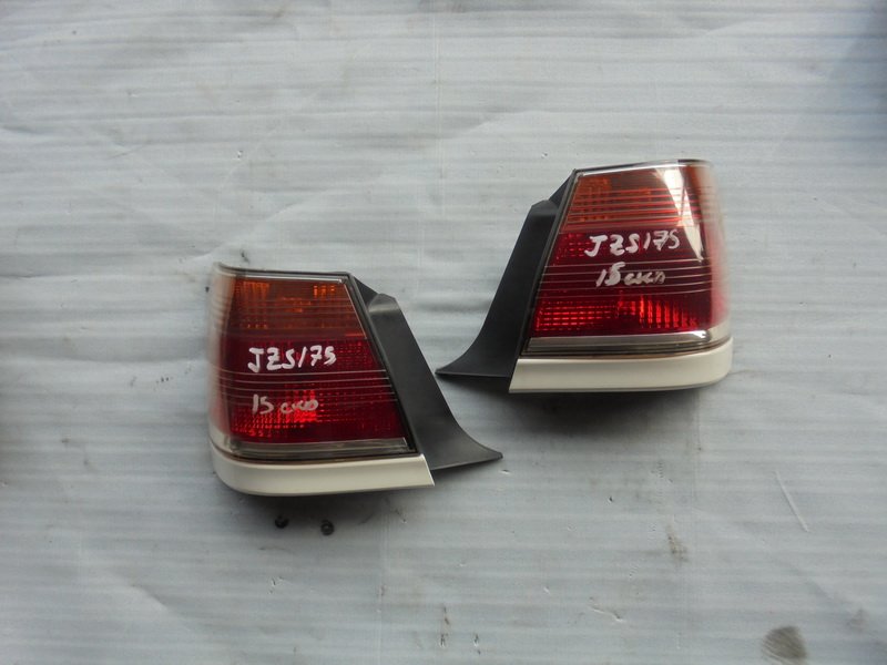 Стоп-сигнал Toyota Crown