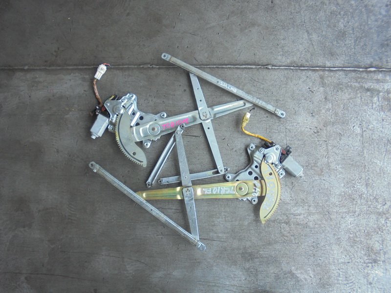 Стеклоподъемник Toyota Estima