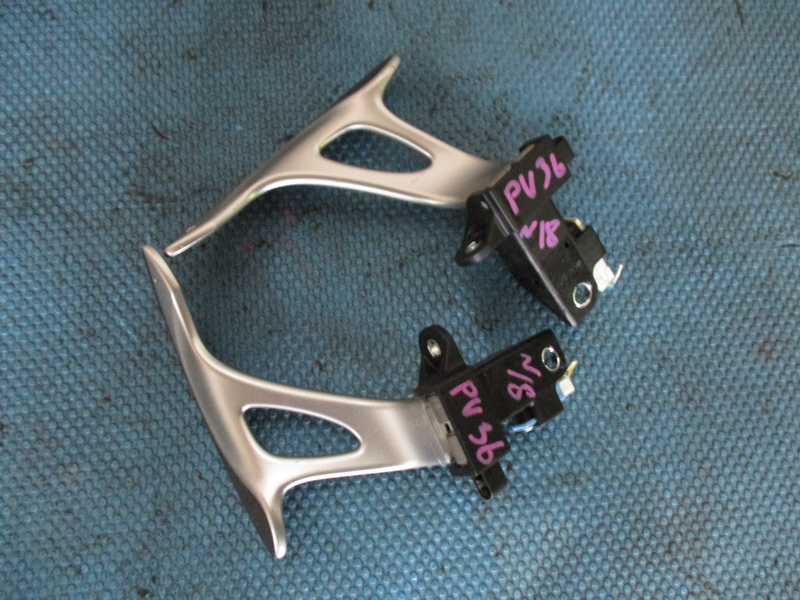 Подрулевые лепестки Nissan Skyline PV36