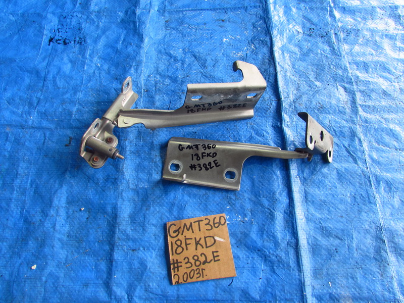 Петля капота Chevrolet Trailblazer