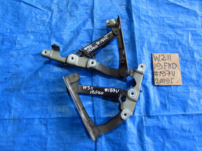 Петля капота Mercedes-benz E-class