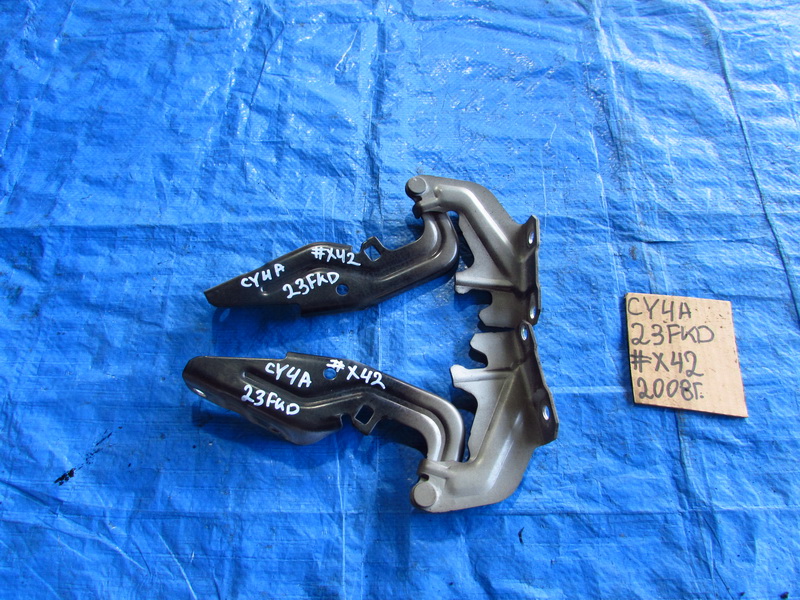 Петля капота Mitsubishi Lancer