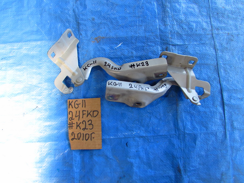 Петля капота Nissan Bluebird Sylphy