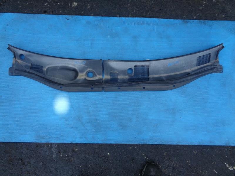 Решетка под лобовое стекло Toyota Harrier MCU10