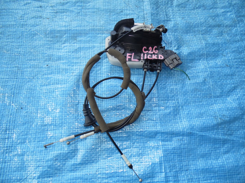 Замок двери Nissan Serena C26