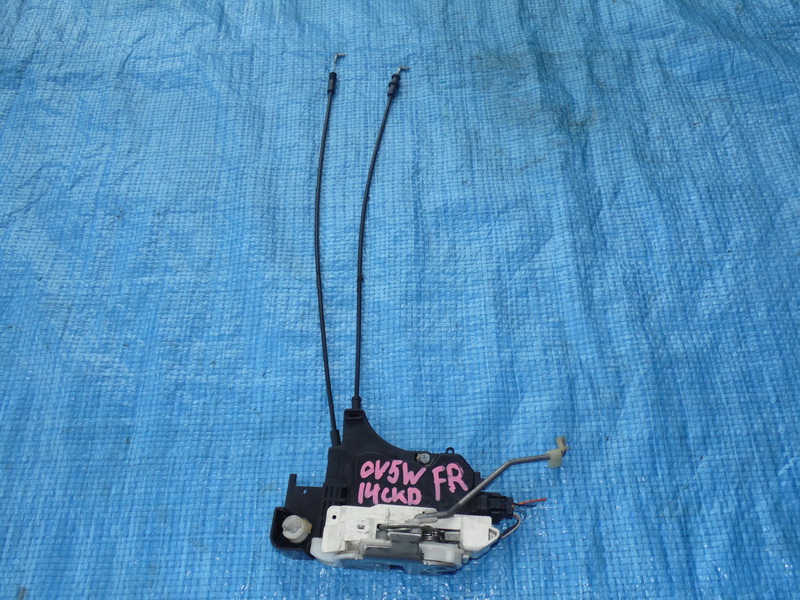 Замок двери Mitsubishi Delica