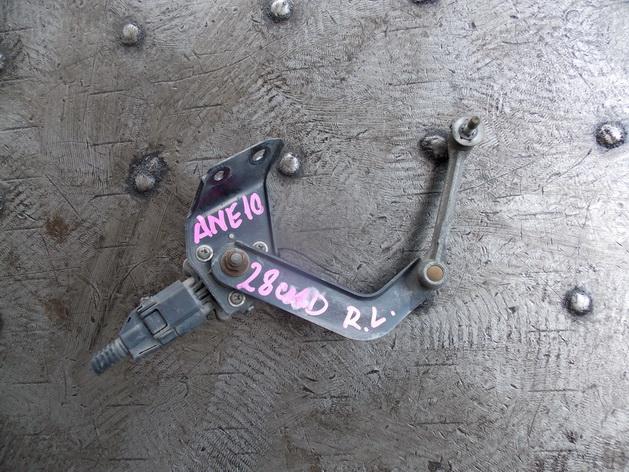 Датчик положения кузова Toyota Wish